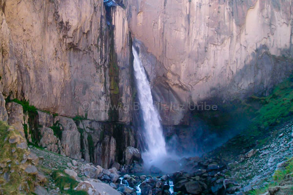 Huaruro waterfall - Fure