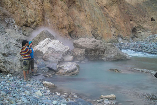 hiking colca canyon llahuar