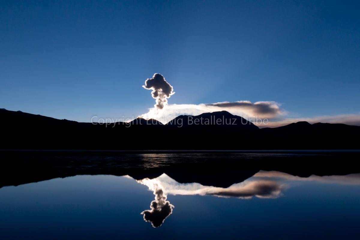 Mirrow effect of Mucurca Lake and the Volcanoes ©lrbu